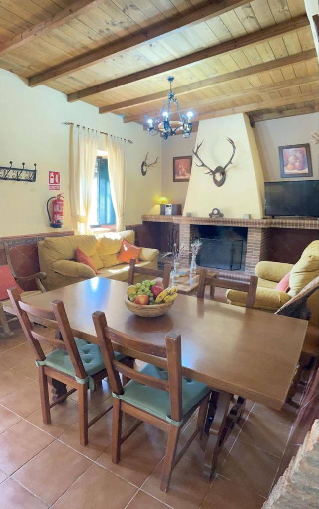 Casa Rural La Dehesilla Казалла де ла Сиерра Экстерьер фото