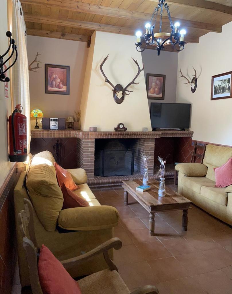 Casa Rural La Dehesilla Казалла де ла Сиерра Экстерьер фото
